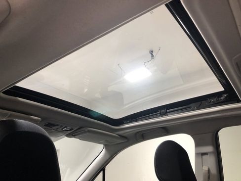 Used 2015 Subaru Forester 2.5i Premium w/ All-Weather Package image 17