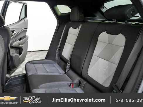 Certified 2025 Chevrolet Trax RS w/ Sunroof Package FWD image 18