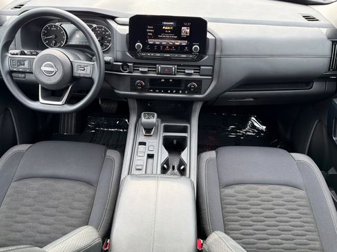 Used 2025 Nissan Pathfinder S image 12