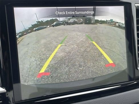 Used 2023 Chrysler Pacifica Touring-L image 26