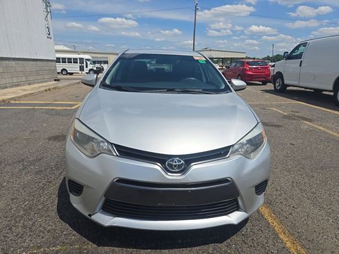 Used 2016 Toyota Corolla LE FWD image 2