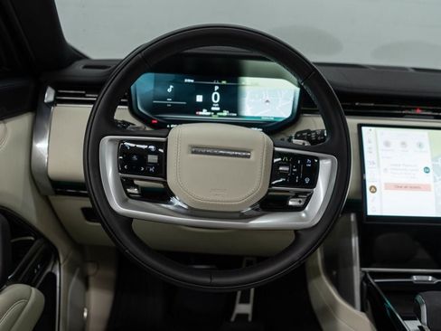 Used 2025 Land Rover Range Rover SE AWD/4WD image 19