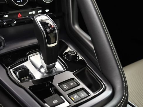 Used 2020 Jaguar F-TYPE R AWD/4WD image 30