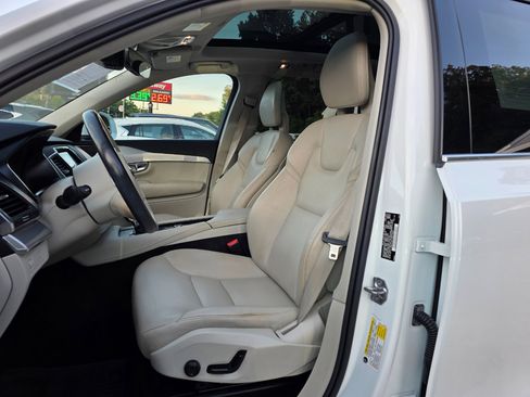 Used 2018 Volvo XC90 T6 Momentum w/ Convenience Package image 9