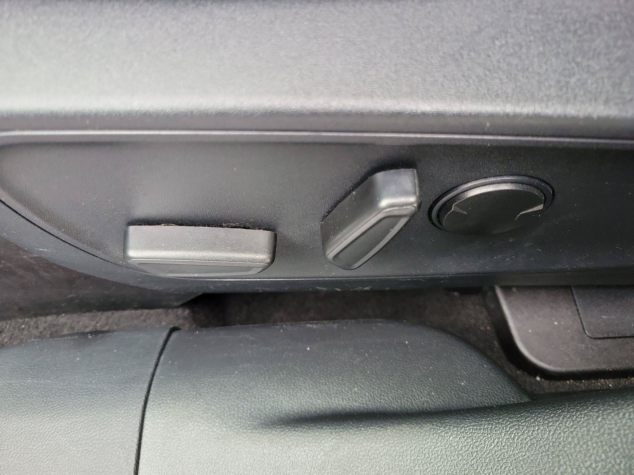 Used 2025 Ford Escape ST-Line Select AWD/4WD image 7