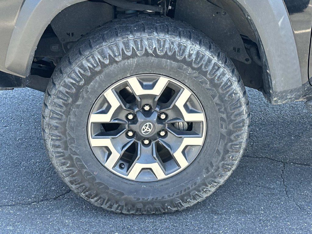 Used 2023 Toyota Tacoma TRD Off-Road AWD/4WD image 12