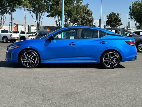Used 2025 Nissan Sentra SR FWD image 2
