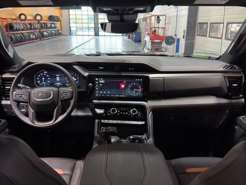 Used 2024 GMC Sierra 1500 AT4 w/ Technology Package AWD/4WD image 18