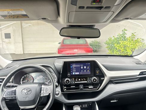Used 2025 Toyota Highlander LE image 34