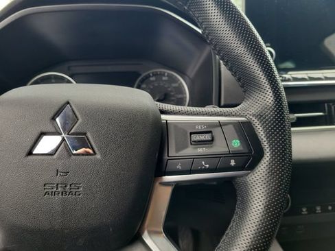 Used 2023 Mitsubishi Outlander SE FWD image 28