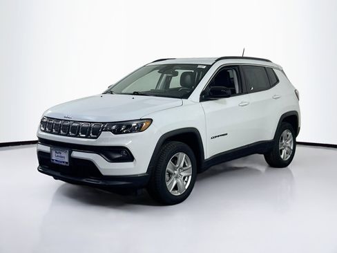 Used 2022 Jeep Compass Latitude w/ Convenience Group AWD/4WD image 1