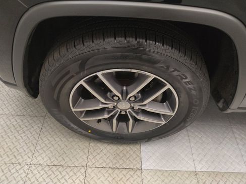 Used 2017 Jeep Grand Cherokee Limited AWD/4WD image 31