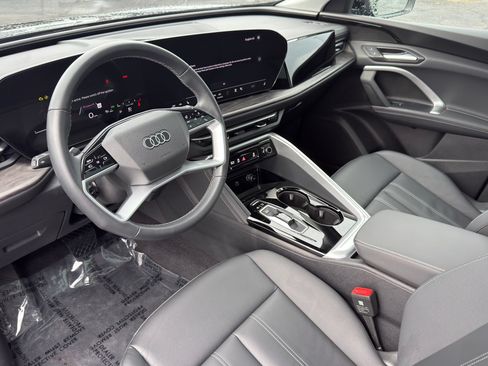 Certified 2025 Audi Q5 Premium w/ Convenience Package AWD/4WD image 9