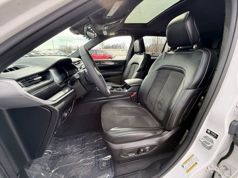 Certified 2023 Jeep Grand Cherokee Altitude image 14