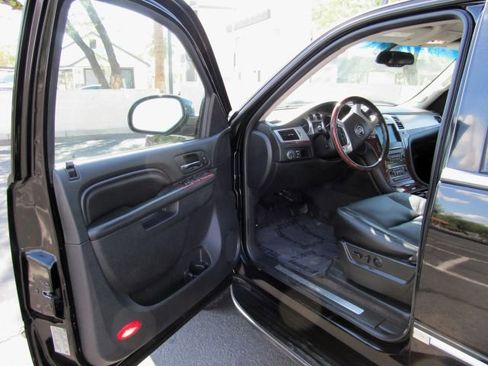 Used 2011 Cadillac Escalade EXT image 25