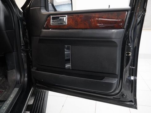 Used 2015 Lincoln Navigator 4WD image 28