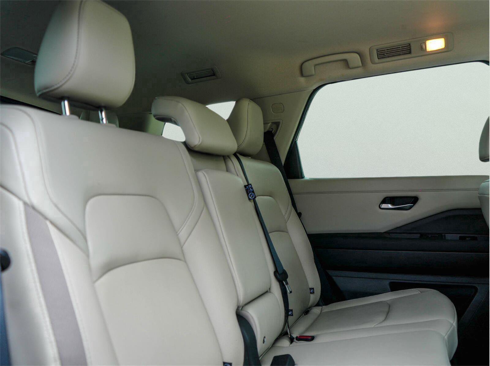 Used 2023 Nissan Pathfinder SL FWD image 12