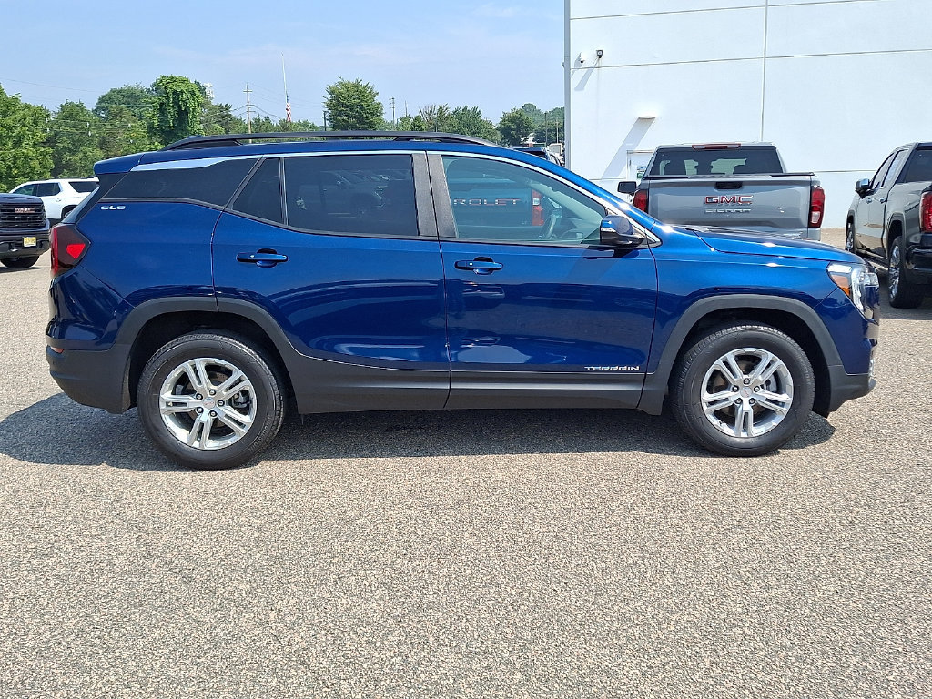 Used 2023 GMC Terrain SLE w/ Driver Convenience Package AWD/4WD image 10