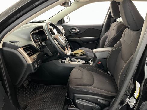 Used 2015 Jeep Cherokee Latitude w/ Cold Weather Group image 6