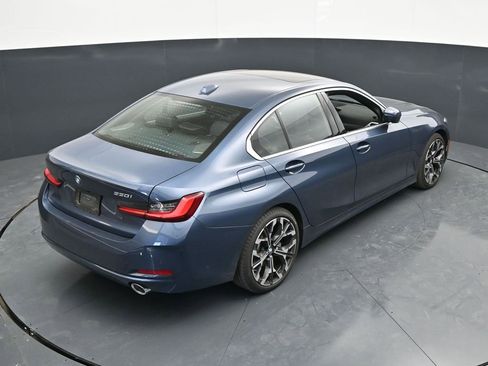 Used 2025 BMW 330i Sedan w/ M Sport Package RWD image 18