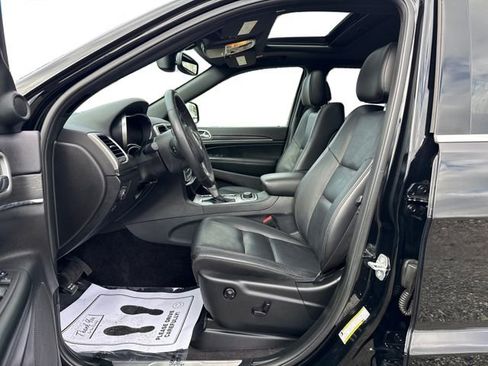 Used 2018 Jeep Grand Cherokee Limited AWD/4WD image 10