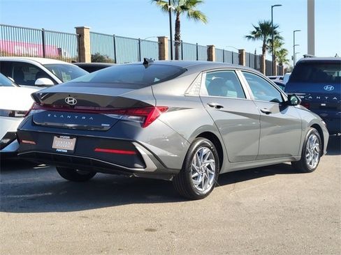 New 2026 Hyundai Elantra Blue image 2