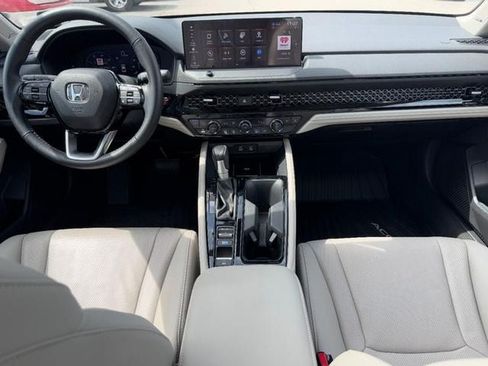 Used 2023 Honda Accord Touring image 12