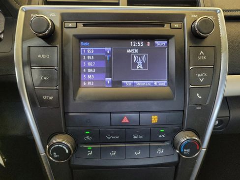 Used 2017 Toyota Camry SE image 25