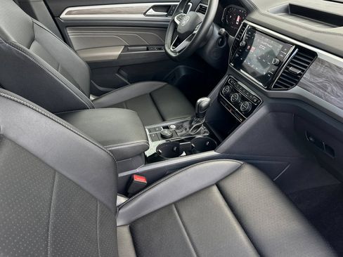 Used 2023 Volkswagen Atlas Cross Sport SE w/ Panoramic Sunroof Package AWD/4WD image 16
