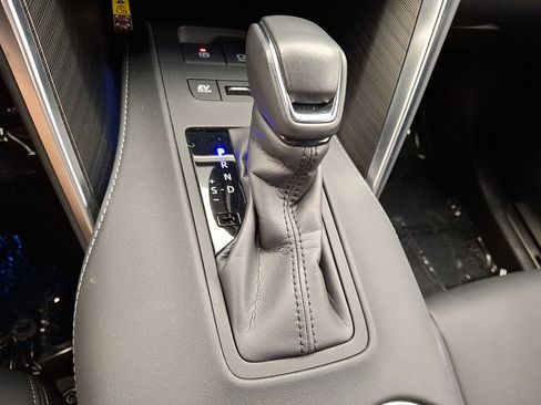 Used 2024 Toyota Venza Nightshade image 12