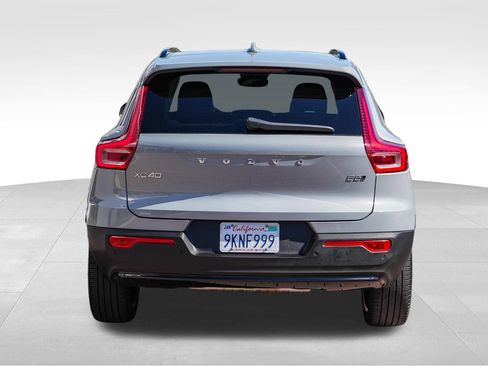 Used 2024 Volvo XC40 B5 Plus w/ Climate Package AWD/4WD image 9