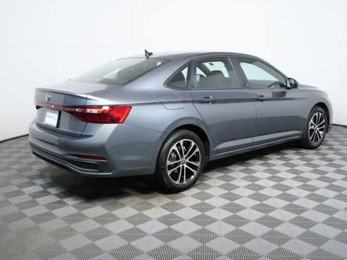 Certified 2025 Volkswagen Jetta Sport image 33