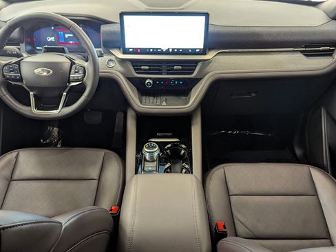 Used 2025 Ford Explorer Platinum image 15