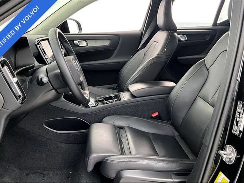 Used 2025 Volvo XC40 B5 Plus AWD/4WD image 26