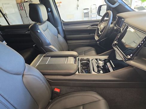 New 2026 Jeep Grand Wagoneer 4WD image 10