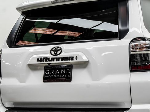 Used 2022 Toyota 4Runner SR5 Premium image 13