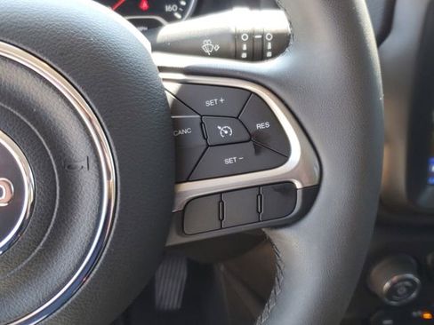 Used 2022 Jeep Renegade Latitude image 22