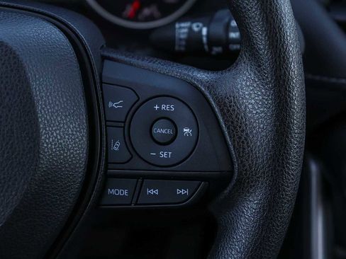 Used 2022 Toyota RAV4 XLE image 21