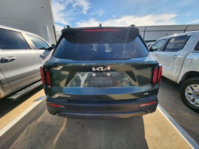 Used 2023 Kia Sorento S w/ Panoramic Sunroof Package AWD/4WD image 5
