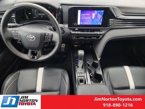Used 2025 Toyota Camry SE image 27