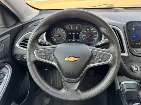 Used 2023 Chevrolet Malibu LT FWD image 18