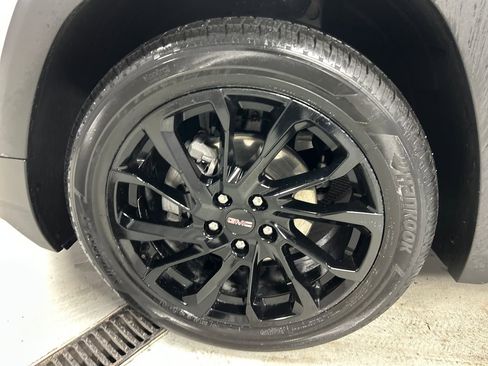 Used 2023 GMC Terrain SLT w/ Elevation Edition image 9