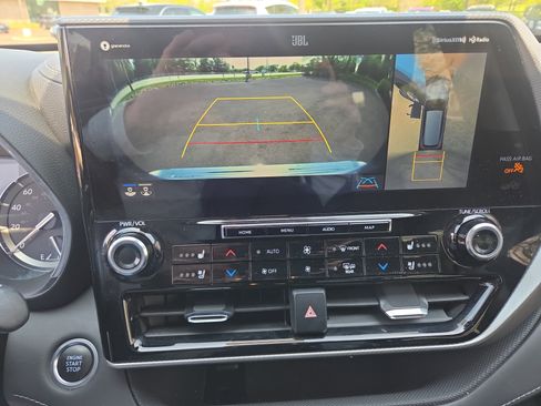 Used 2021 Toyota Highlander Platinum AWD/4WD image 30
