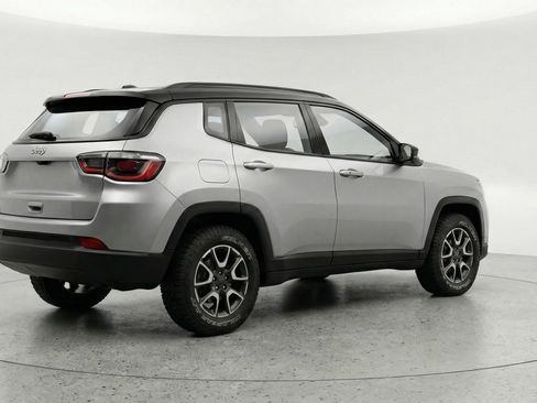 Used 2025 Jeep Compass Trailhawk w/ Trailer Tow Group image 9