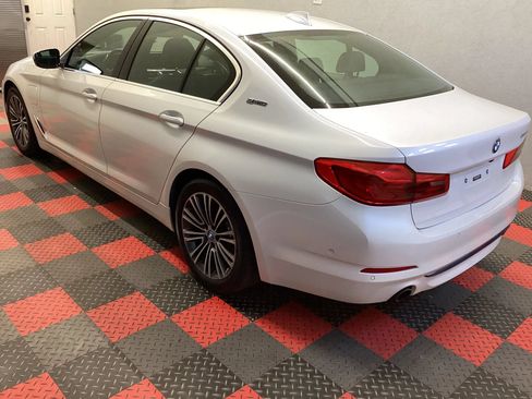 Used 2019 BMW 530e xDrive w/ Convenience Package AWD/4WD image 4