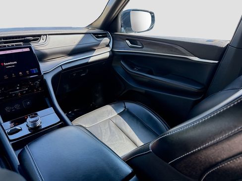 Used 2025 Jeep Grand Cherokee L Limited w/ Black Appearance Package image 22