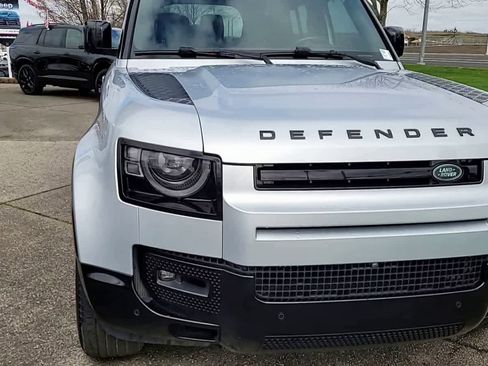 Used 2024 Land Rover Defender 110 X-Dynamic SE image 3