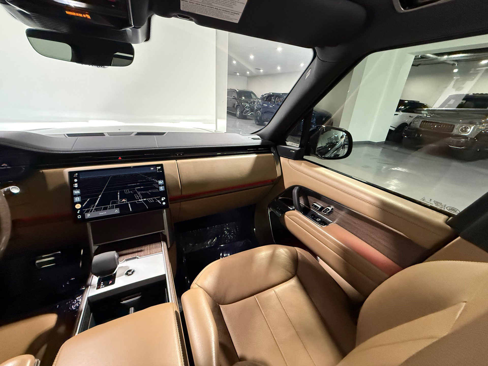 Used 2024 Land Rover Range Rover Long Wheelbase SE AWD/4WD image 28