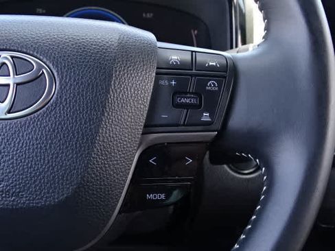 Used 2025 Toyota Camry SE FWD image 36