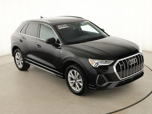Certified 2025 Audi Q3 2.0T Premium Plus w/ Premium Plus Package image 38